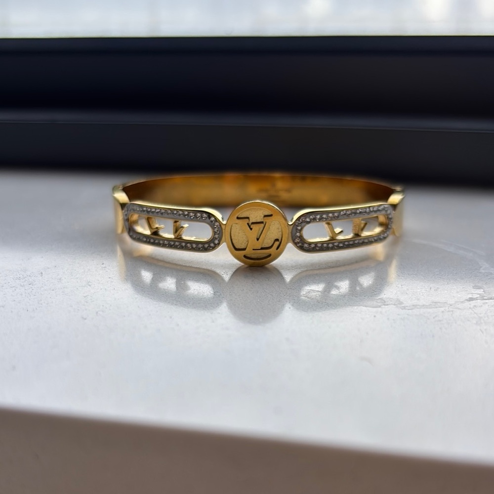 Fashion  Bracelet with Crystal Accents